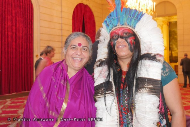 Vandana Shiva et Valdelice Veron à l’Elysée le 20 juillet 2015-07-31 Vandana Shiva et Valdelice Veron à l’Elysée le 20 juillet 2015-07-31