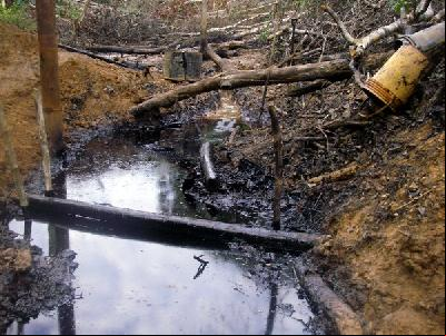 Pérou : le gouvernement va vérifier la contamination par le pétrole de territoires indigènes, les représentants Quechua réclament la transparence