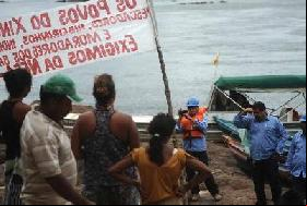 Résistance contre le barrage de Belo Monte : les pêcheurs présentent leurs revendications aux représentants du gouvernement brésilien.