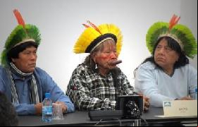 10 décembre 2012 - Le chef Raoni à Genève