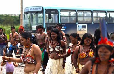 Belo Monte : le gouvernement fait pression sur les indigènes en recourant aux forces de police, les travailleurs de l'usine font preuve de solidarité