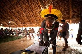 AMAZONIA, XINGÚ CALLING : A MESSAGE FROM THE KAYAPO PEOPLE TO THE BRAZILIAN GOVERNMENT AND TO ALL THE PEOPLES OF THE WORLD