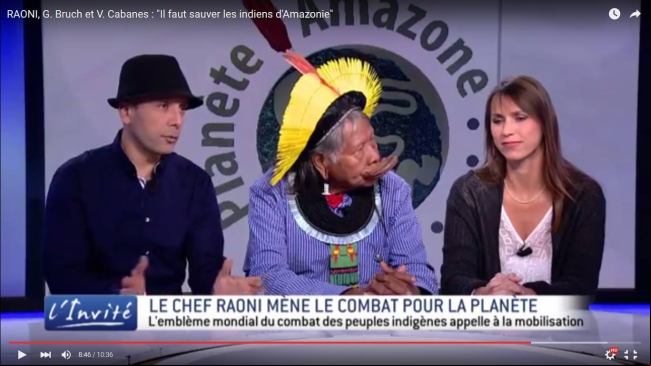 Le Cacique Raoni, Gert-Peter Bruch et Valérie Cabanes, le 27 novembre 2015 à TV5 Monde